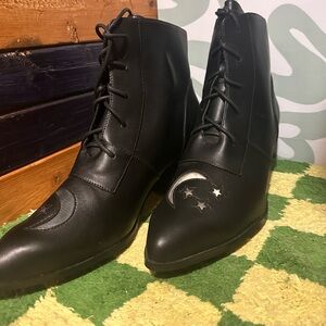 COPY - YRU Aura Boot